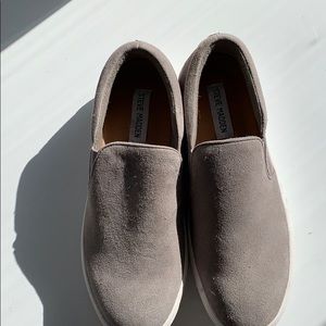 Steve Madden Grey Suede Slide ons